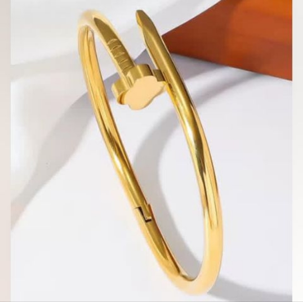Elegant Gold Bangle Bracelet